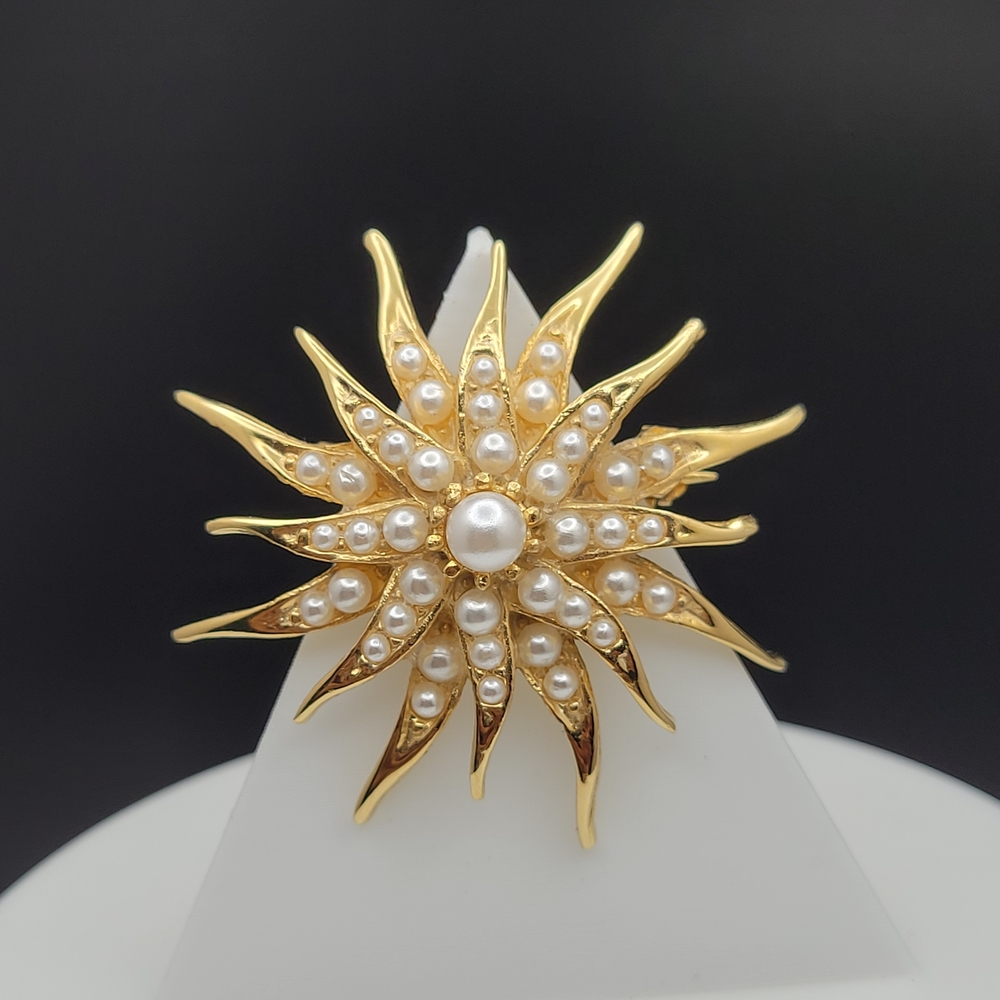 Beautiful Vintage Gold Tone Faux Pearl Sunburst Brooch